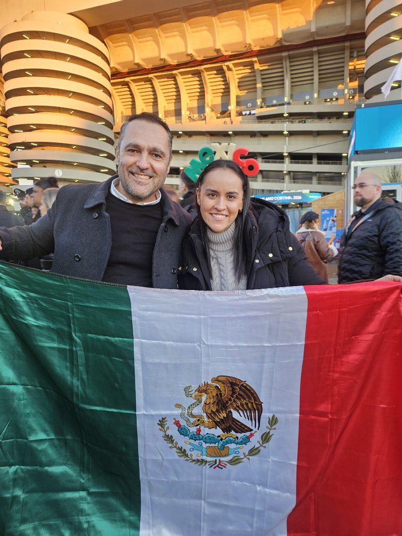 2026 밀라노 코르티나 동계 올림픽 개회식을 관람하기 위해 산시로 스타디움에 온 멕시코인 조셉과 카를라. ⓒ News1 권혁준 기자