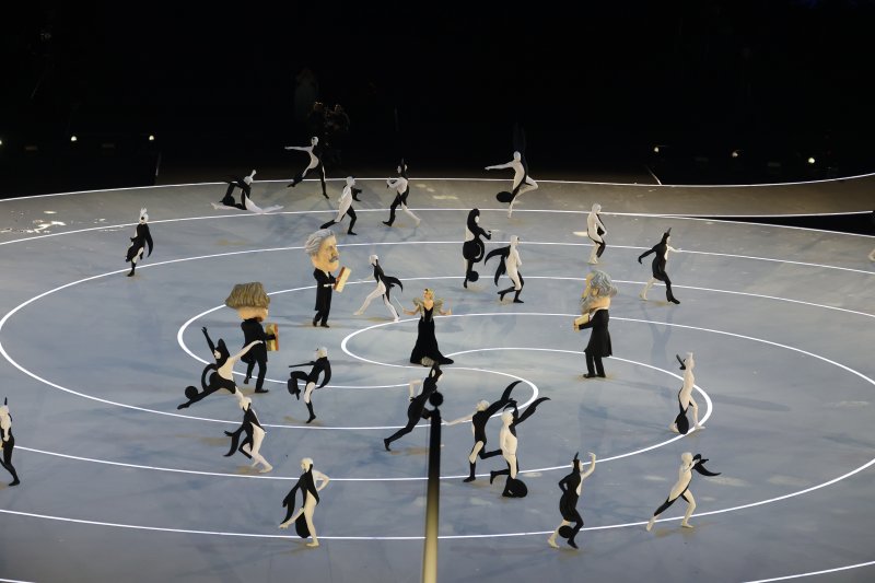 6일 오후(현지시간) 이탈리아 밀라노 산시로 올림픽 스타디움에서 열린 2026 밀라노·코르티나담페초 동계올림픽대회 개회식에서 '이탈리아의 조화 : 판타지아'를 주제로 공연이 펼쳐지고 있다. 2026.2.7 ⓒ 뉴스1 김진환 기자