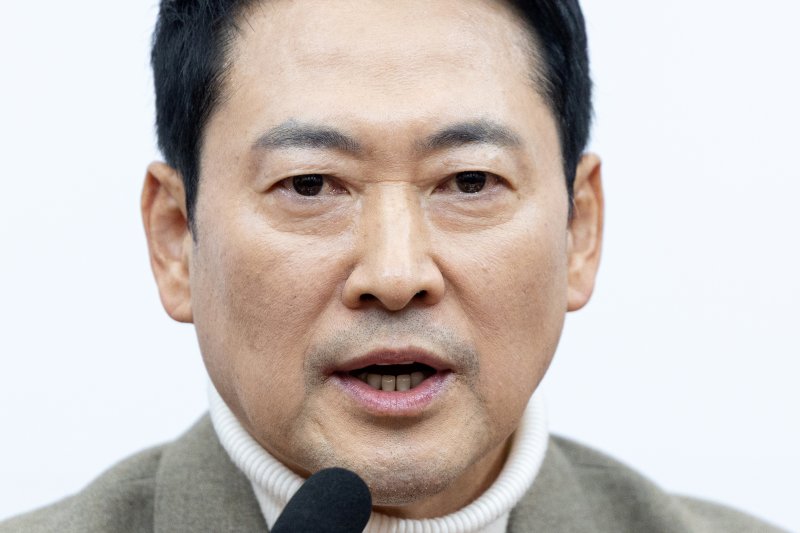 장동혁 국민의힘 대표가 지난 5일 서울 여의도 국회에서 기자간담회를 열고 거취 표명 요구에 대한 입장을 밝히고 있다. 2026.2.5 / ⓒ 뉴스1 이승배 기자