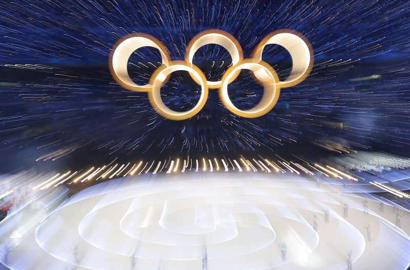 6일 오후(현지시간) 이탈리아 밀라노 산시로 올림픽 스타디움에서 열린 2026 밀라노·코르티나담페초 동계올림픽대회 개회식에서 올림픽 오륜기가 빛나고 있다. 2026.2.7 ⓒ 뉴스1 김성진 기자