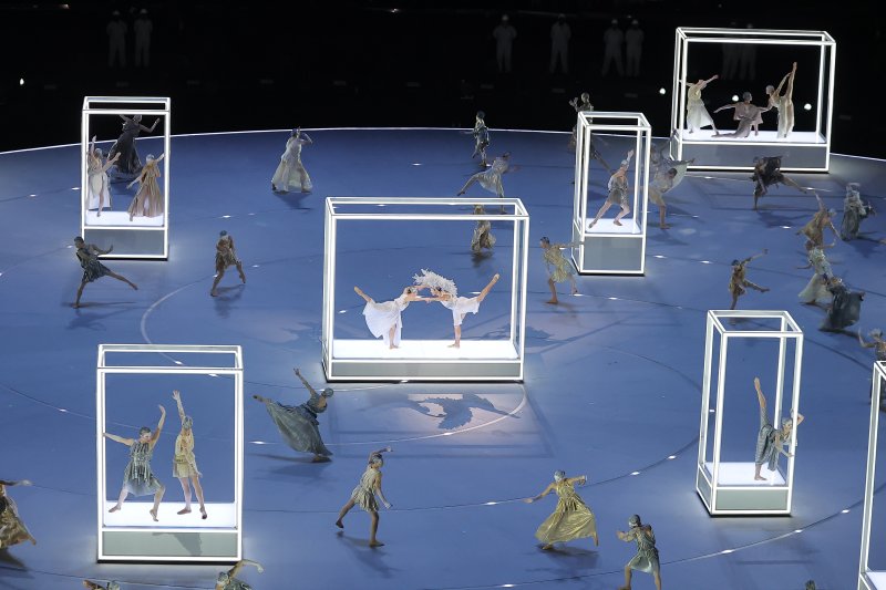 6일 오후(현지시간) 이탈리아 밀라노 산시로 올림픽 스타디움에서 열린 2026 밀라노·코르티나담페초 동계올림픽대회 개회식에서 '이탈리아의 조화 : 아름다움' 주제로 공연이 펼쳐지고 있다. 2026.2.7 ⓒ 뉴스1 김성진 기자