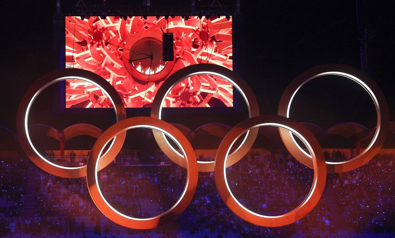 6일 오후(현지시간) 이탈리아 밀라노 산시로 올림픽 스타디움에서 열린 2026 밀라노·코르티나담페초 동계올림픽대회 개회식에서 성화가 점화되고 있다. 2026.2.7 ⓒ 뉴스1 김성진 기자