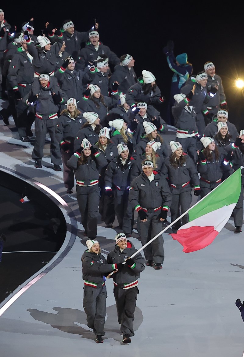 6일 오후(현지시간) 이탈리아 밀라노 산시로 올림픽 스타디움에서 열린 2026 밀라노·코르티나담페초 동계올림픽대회 개회식에서 이탈리아 선수단이 입장하고 있다. 2026.2.7 ⓒ 뉴스1 김성진 기자