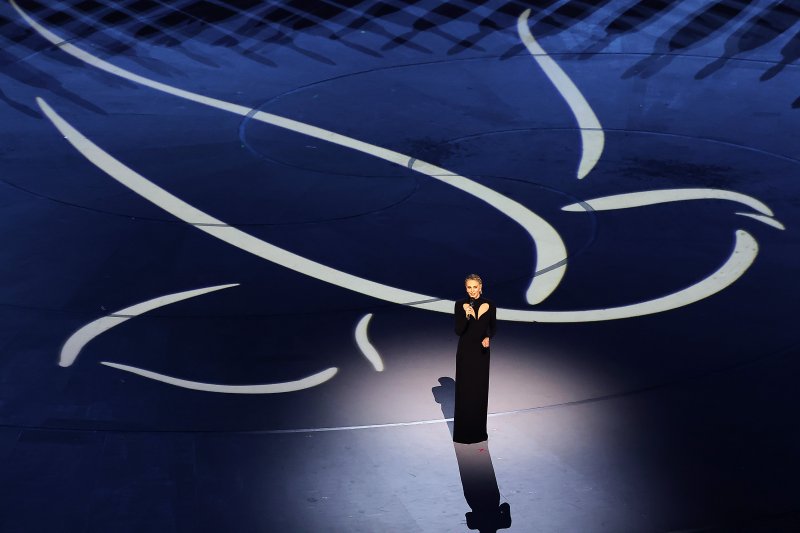 배우 샤를리즈 테론이 6일 오후(현지시간) 이탈리아 밀라노 산시로 올림픽 스타디움에서 열린 2026 밀라노·코르티나담페초 동계올림픽대회 개회식에 참석해 평화의 메시지를 전하고 있다. 2026.2.7 ⓒ 뉴스1 김성진 기자