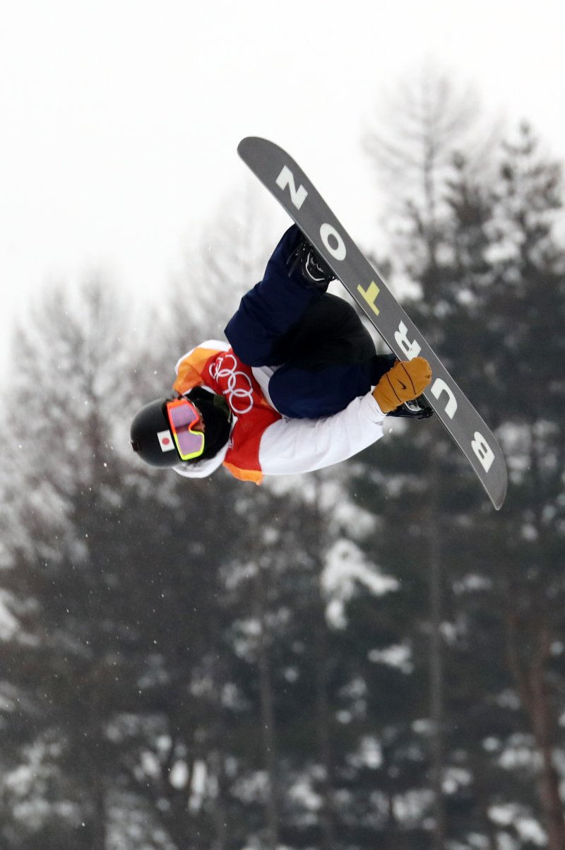 일본 아유무 히라노가 14일 강원도 평창군 휘닉스 스노경기장에서 열린 2018 평창동계올림픽 스노보드 남자 하프파이프 결승에 공중연기를 선보이고 있다. 2018.2.14 ⓒ 뉴스1 유승관 기자