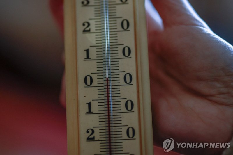 우크라 전력망 러 대규모 공습에 긴급 단전 (출처=연합뉴스)