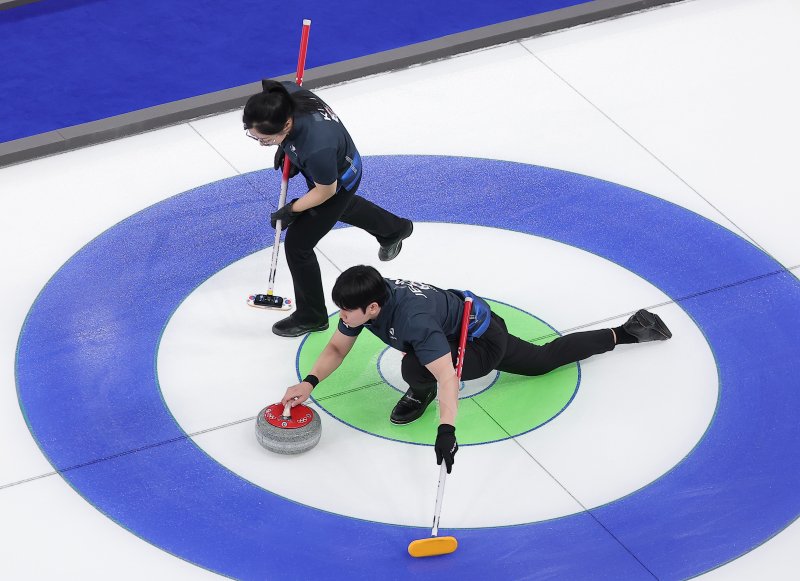 컬링 믹스더블 김선영-정영석. ⓒ 뉴스1 김성진 기자