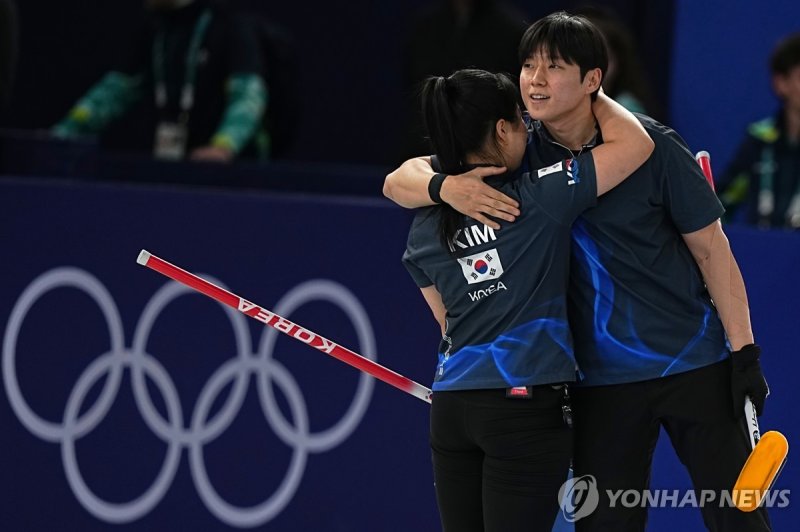 컬링 김선영과 정영석.연합뉴스