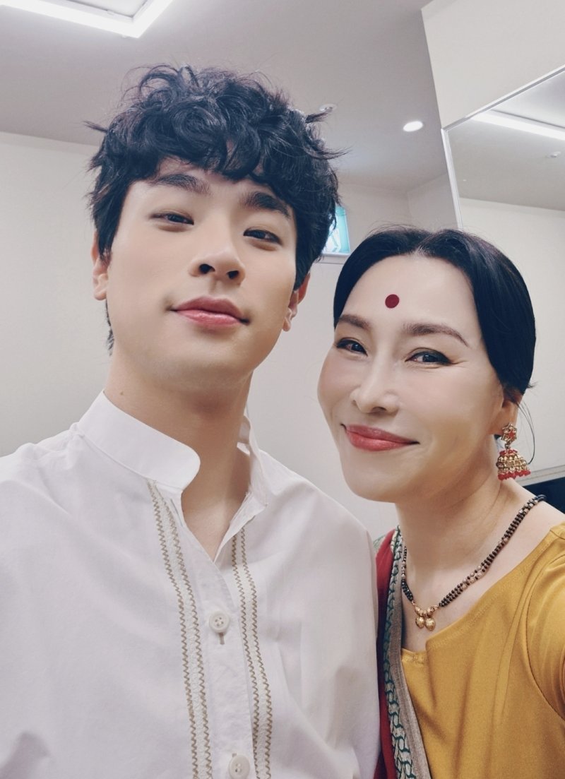 '라이프 오브 파이'에 출연 중인 주아(오른쪽)와 박정민.