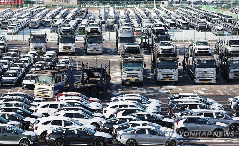 경기도 평택항에서 수출 대기 중인 자동차들 (출처=연합뉴스)