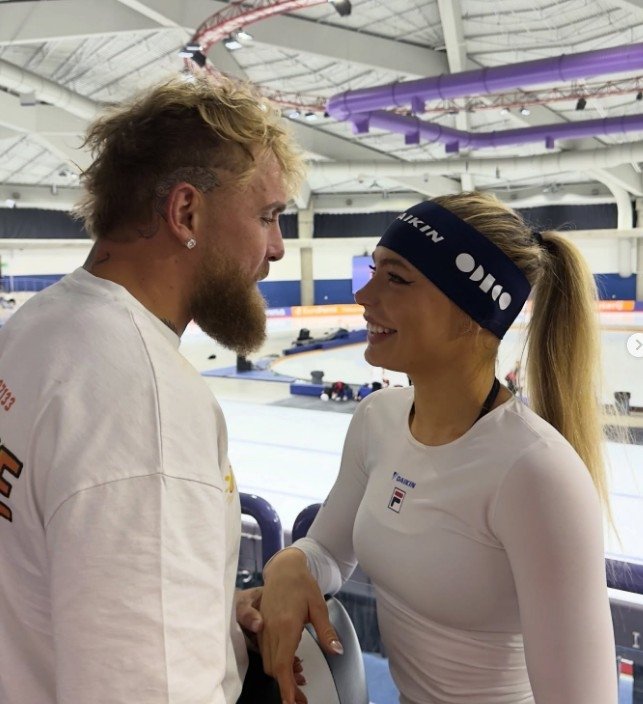 유튜버 복서 제이크 폴과 네덜란드 빙속 대표 유타 레이르담.연합뉴스