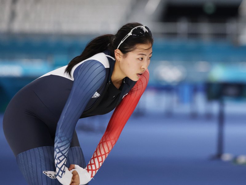 2026 밀라노-코르티나담페초 동계올림픽 스피드스케이팅에 출전하는 이나현이 8일(현지시간) 이탈리아 밀라노 스피드스케이팅 스타디움에서 훈련을 하고 있다. 이나현은 9일 여자1000m 출전을 앞두고 있다. 뉴스1