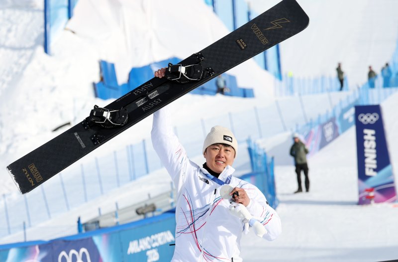 막노동판 전전하던 시련 딛고 술도 끊어… 김상겸, 밀라노서 400호 메달 쐈다 [2026 밀라노]