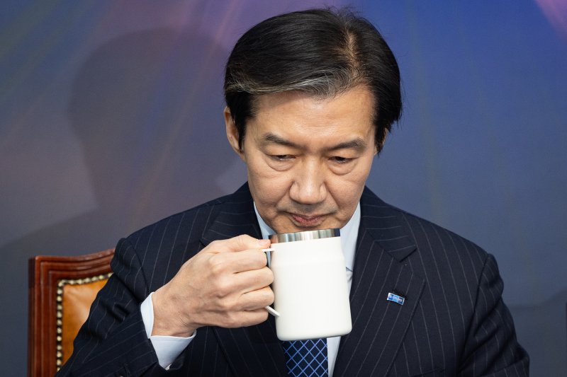 민주, 혁신당과 합당 논의 10일 의총이 분수령…조국, 13일로 최후통첩