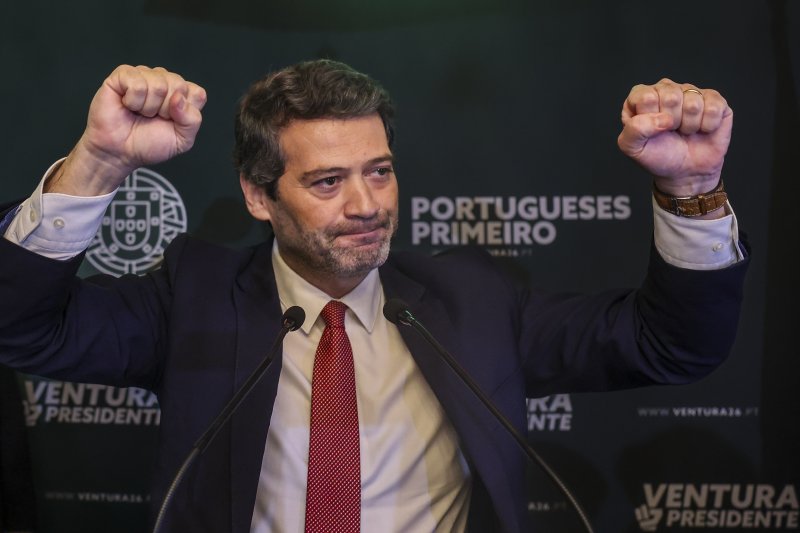 8일(현지시간) 포르투갈 리스본에서 극우 계열 정당 셰가의 대선 후보로 나선 안드레 벤투라가 기자회견을 하고 있다.EPA연합뉴스