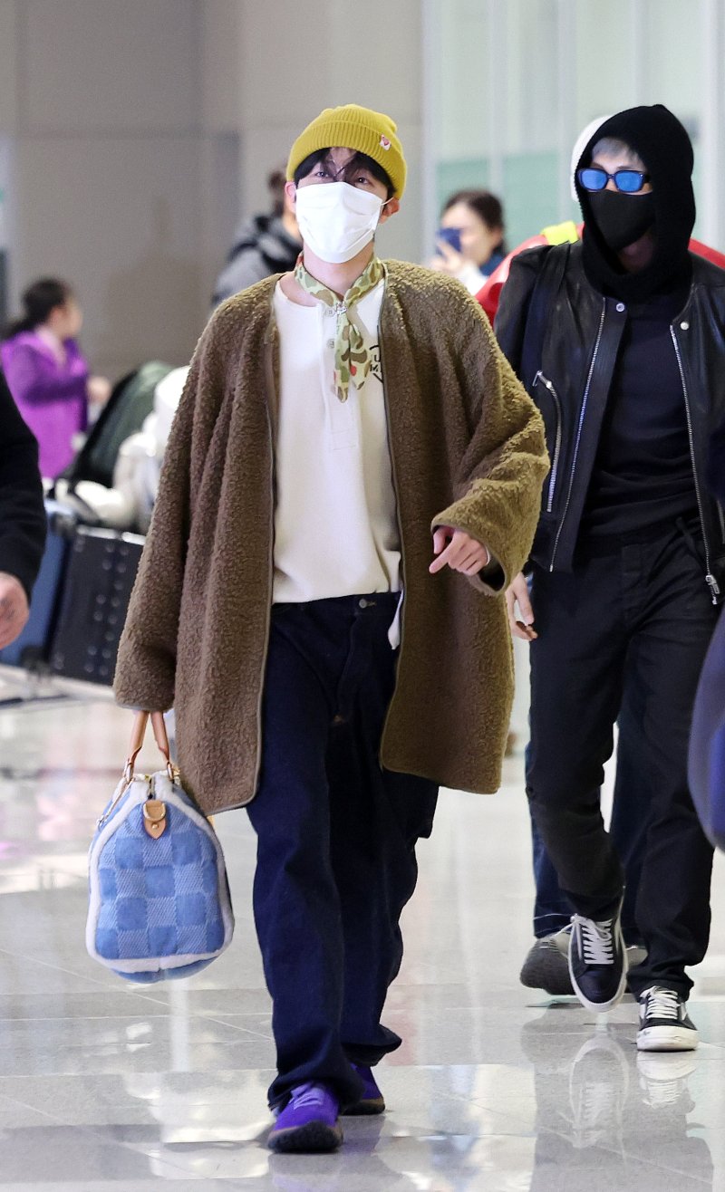 방탄소년단(BTS) 제이홉이 해외 일정을 마치고 9일 오후 인천국제공항을 통해 귀국하고 있다. BTS는 다음 달 20일 정규 5집 '아리랑'(ARIRANG)을 발표하고 다음 날인 21일 광화문광장에서 컴백 공연을 선보일 예정이다. 2026.2.9 ⓒ 뉴스1 박지혜 기자