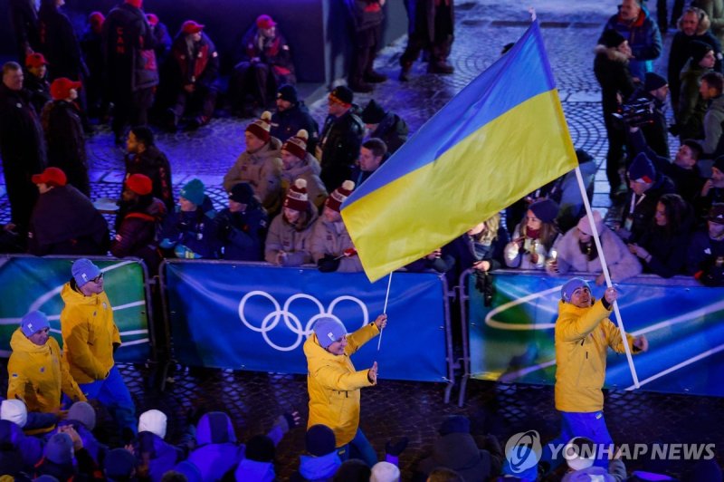 개막식에서 우크라이나 기수를 맡은 블라디슬라프 헤라스케비치.연합뉴스