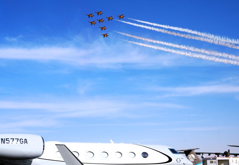 공군 특수비행팀 블랙이글스가 9일(현지 시간) 사우디아라비아 수도 리야드에서 열린 2026 국제방산전시회(WDS)에서 에어쇼를 펼치고 있다. 한국방위산업진흥회
