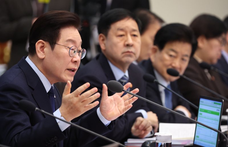 이재명 대통령이 10일 청와대에서 열린 국무회의에서 발언하고 있다. 연합뉴스