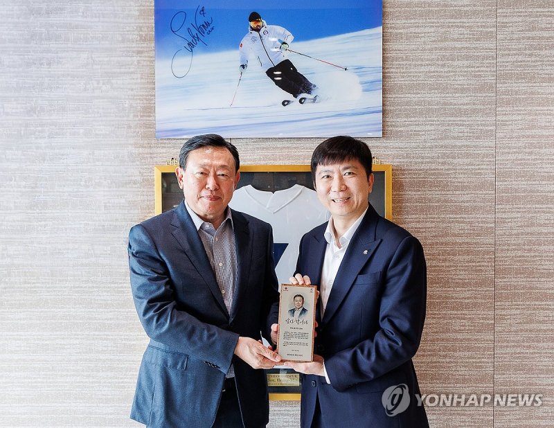 "수술비 7000만원 내가 낸다"... 최가온 金 뒤엔 롯데 신동빈 회장 있었다 [2026 밀라노]