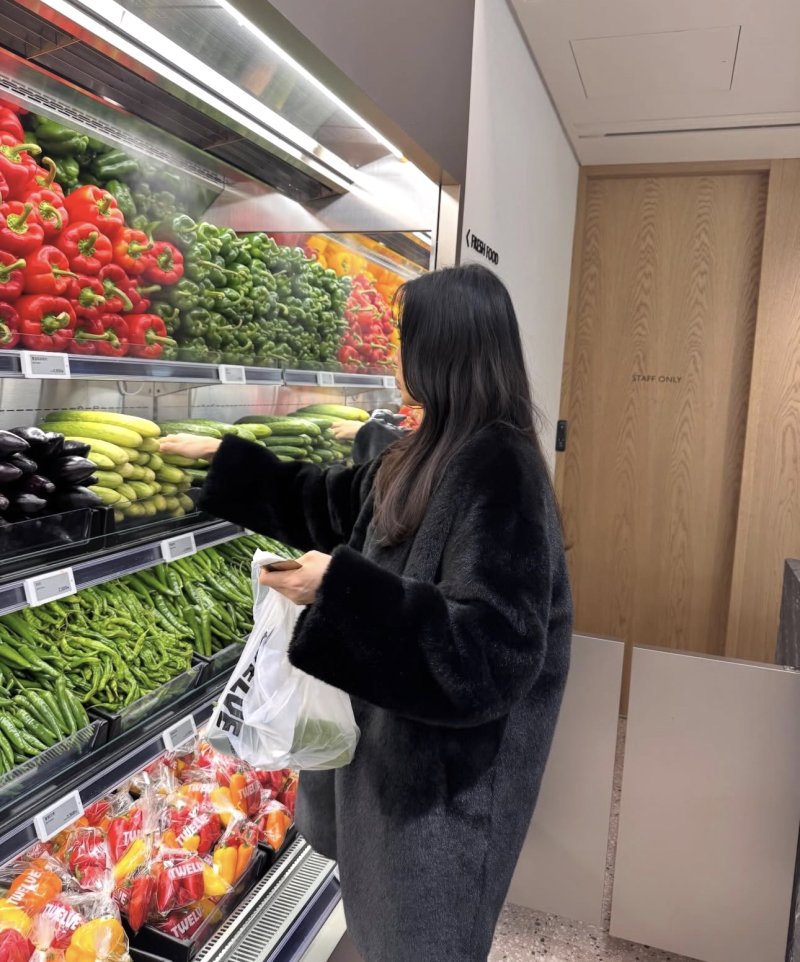 '300억원 건물주' 고소영, 소소한 장보기…여전한 미모