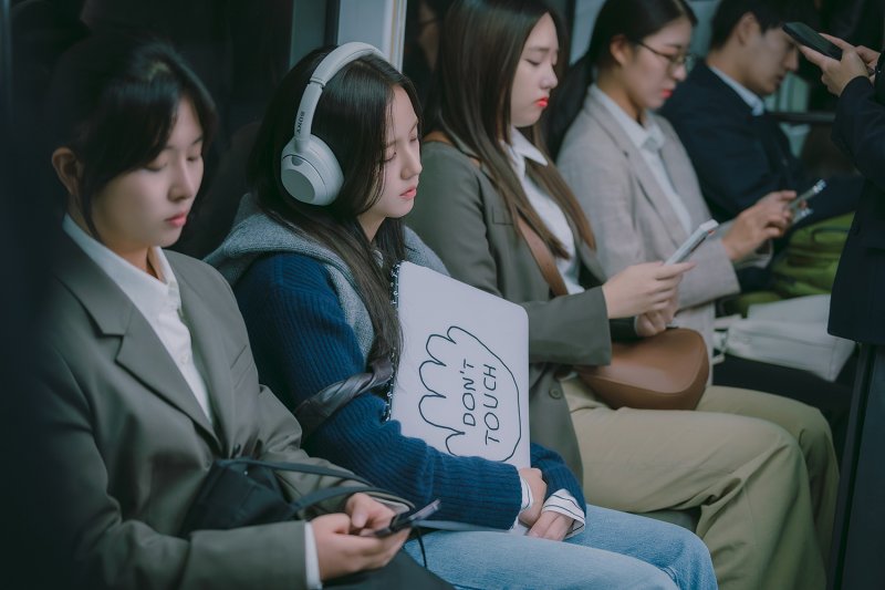 직장인 된 지수&middot;'케미 장인' 서인국…'월간남친' 캐릭터 스틸 공개