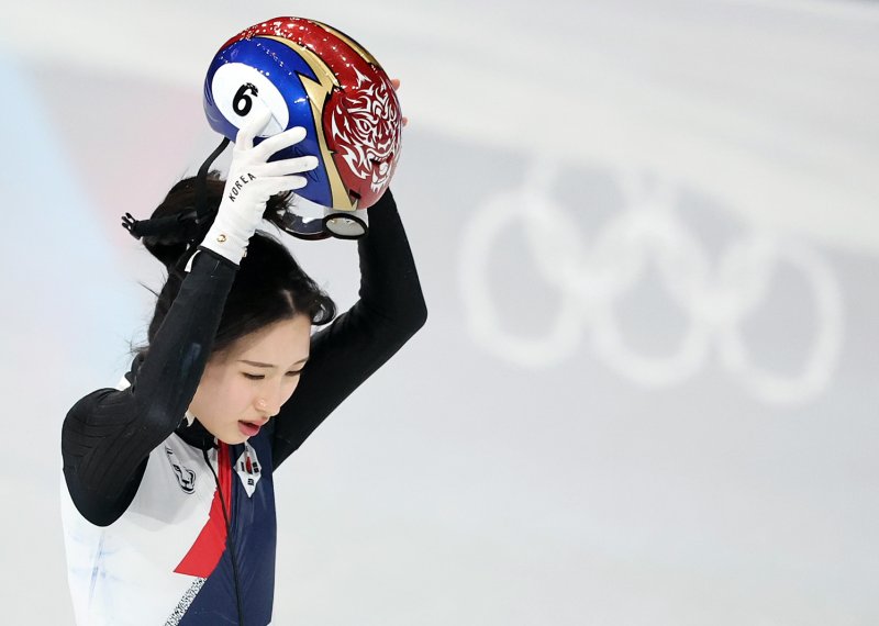 "피 철철, 손도 부었지만 뼈에는 이상없다"... 쇼트트랙 김길리, 천만다행으로 지켜낸 金 희망