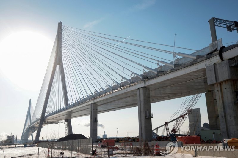 美 "트럼프, 美&middot;캐나다 연결 다리의 지분 절반 원해"