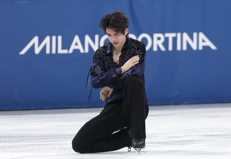 피겨 차준환이 10일(현지시간) 이탈리아 밀라노 아이스 스케이팅 아레나에서 열린 2026 밀라노·코르티나담페초 동계올림픽 피겨스케이팅 남자 싱글 쇼트 프로그램에서 연기를 펼치고 있다.뉴스1