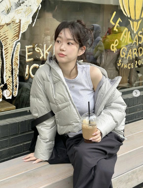 이유비, 한겨울에 드러낸 어깨…눈부신 뽀얀 피부 [N샷]