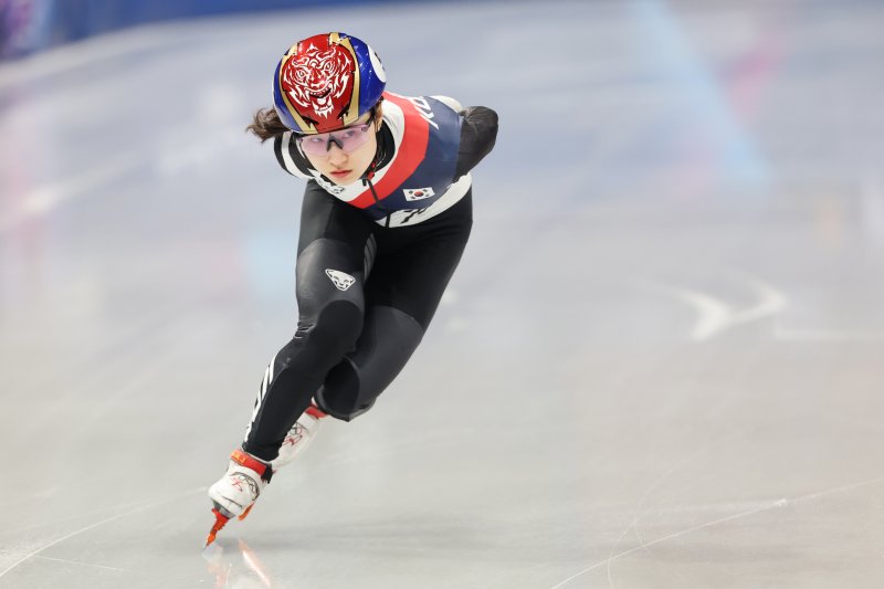 11일(현지시간) 이탈리아 밀라노 아이스스케이팅 아레나에서 쇼트트랙 최민정이 훈련하고 있다.연합뉴스