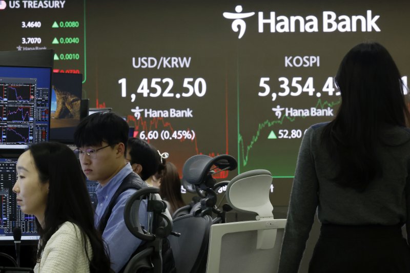 서울외환시장에서 달러·원 환율은 전일 오후 3시 30분 주간종가 대비 9원 내린 1450.1원을 기록했다. 2026.2.11 ⓒ 뉴스1 박정호 기자