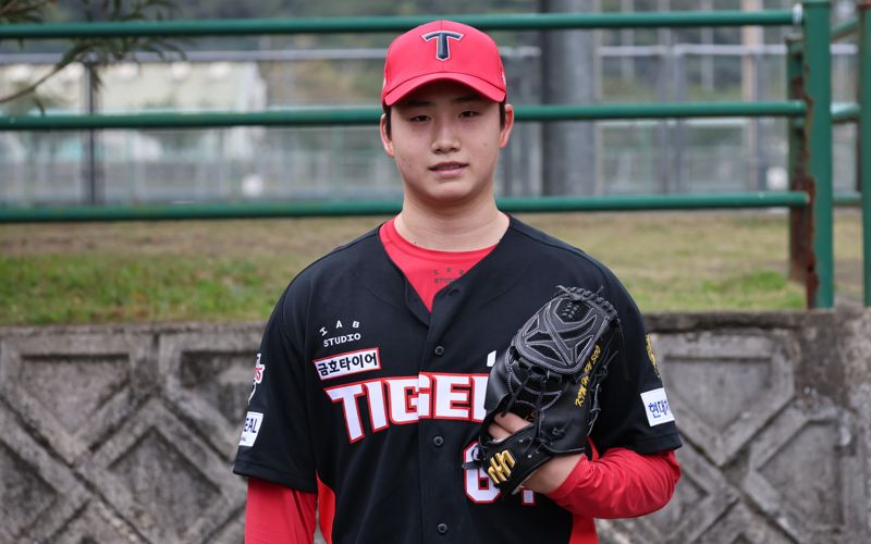 '국대 듀오' 포기하고 선택한 189cm 원석… KIA의 '김현수 베팅', 캠프서 잭팟 터지나