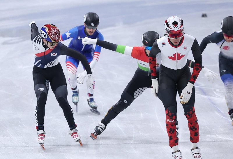 막내 임종언 '고군분투', 첫 메달 안겼지만... 韓 쇼트트랙 '적신호' 켜졌다 [2026 밀라노]