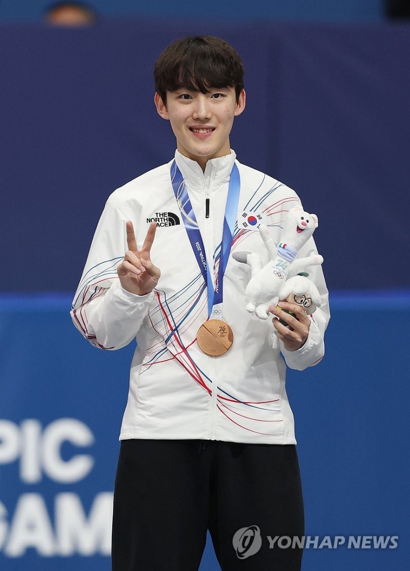 동메달 목에 건 임종언 (출처=연합뉴스)