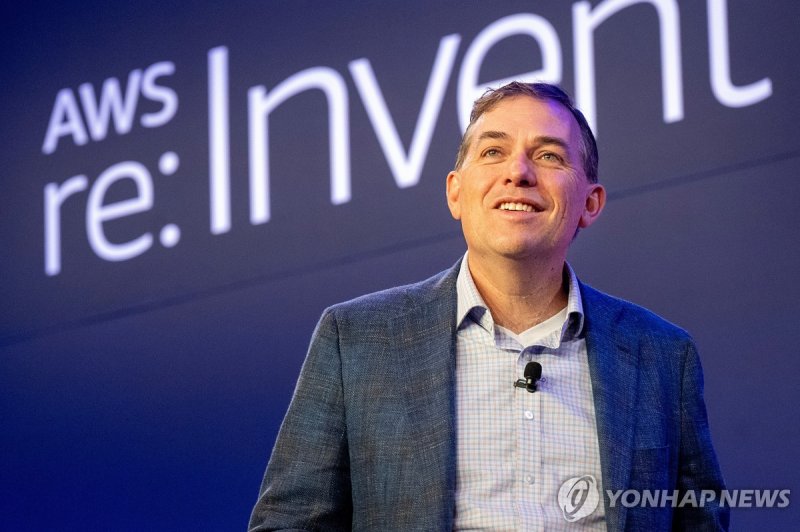 "AI가 산업 대체" vs "기존산업 성장"…빅테크CEO '엇갈린 시선'