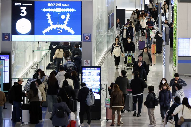 [영상] 설 연휴 맞은 인천공항, 122만명 해외로