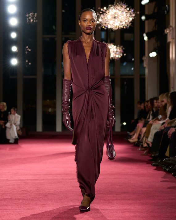 마이클 코어스(MICHAEL KORS), 45주년 기념 2026 가을/겨울 컬렉션 런웨이 쇼 공개