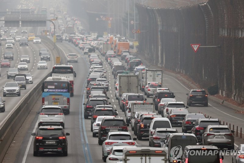 경부고속도로 정체 시작 (출처=연합뉴스)