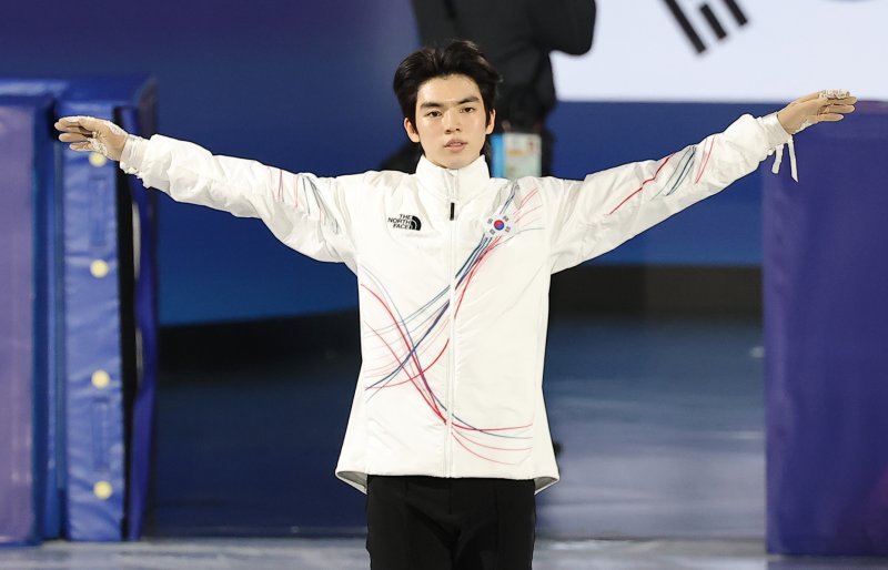 피겨 차준환이 13일(현지시간) 이탈리아 밀라노 아이스 스케이팅 아레나에서 열린 2026 밀라노·코르티나담페초 동계올림픽 피겨 스케이팅 남자 싱글 프리 스케이팅에 출전하고 있다. 2026.2.14 ⓒ 뉴스1 김성진 기자