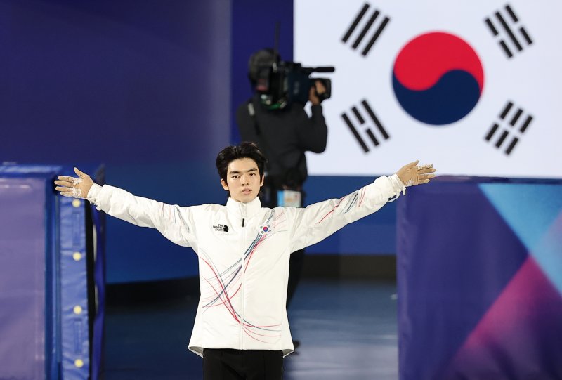 피겨 차준환이 13일(현지시간) 이탈리아 밀라노 아이스 스케이팅 아레나에서 열린 2026 밀라노·코르티나담페초 동계올림픽 피겨 스케이팅 남자 싱글 프리 스케이팅에 출전하고 있다. 2026.2.14 ⓒ 뉴스1 김성진 기자