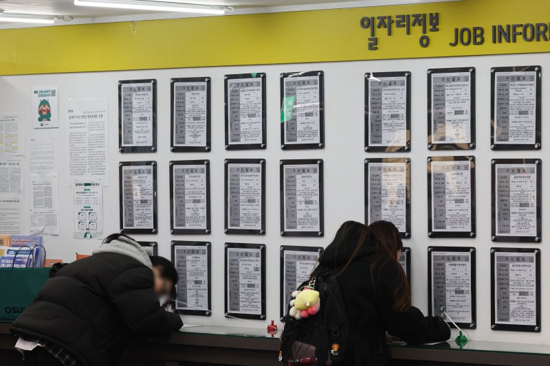 조세수입, 거꾸로 가는 한국…주요 국가들은 느는데 하락폭 OECD 2위