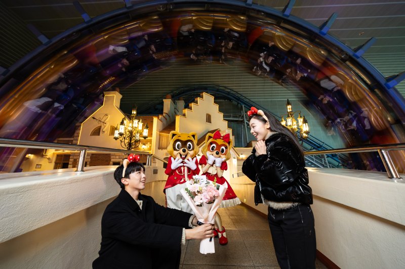 경품행사 '포에버 모먼츠 온 화이트데이'. (사진=롯데월드) *재판매 및 DB 금지