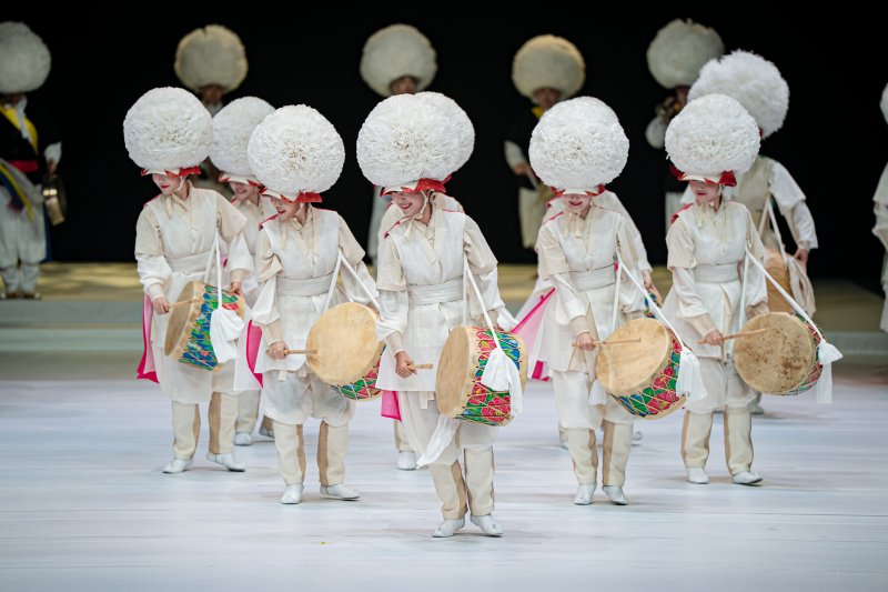 [부산=뉴시스] 국립부산국악원 '설날音食' '금회북춤' 공연 사진. (사진=국립부산국악원 제공) 2026.02.15. photo@newsis.com *재판매 및 DB 금지