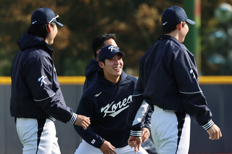 ‘문동주 이어 원태인까지’… 류지현호, 잔인한 2월의 악몽 “선발이 없다”