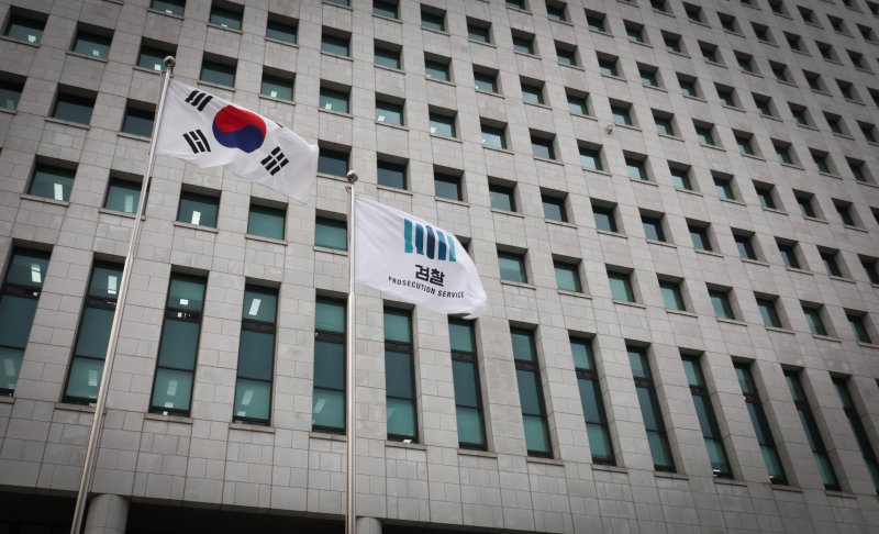 서울 서초구 대검찰청에 검찰 깃발이 휘날리고 있다. ⓒ 뉴스1 허경 기자