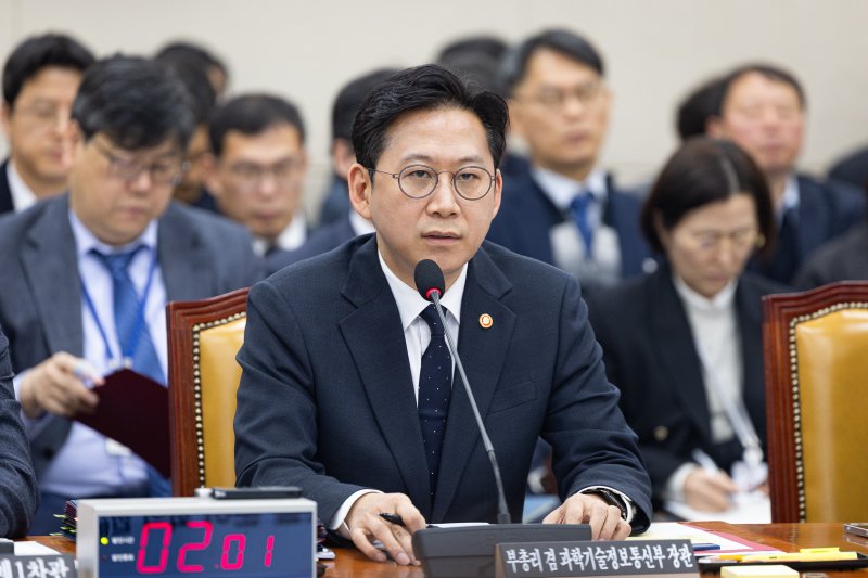 배경훈 부총리 겸 과학기술정보통신부 장관이 11일 서울 여의도 국회에서 열린 제432회 국회(임시회) 과학기술정보방송통신위원회 제2차 전체회의에서 업무보고를 하고 있다. 2026.2.11 ⓒ 뉴스1 유승관 기자
