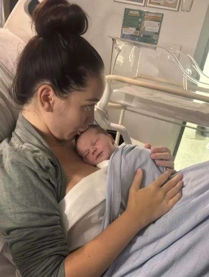 "이렇게 날씬한데 만삭이라고?"..20대女, 해외여행 중 복통으로 병원갔다 딸 출산 [헬스톡]