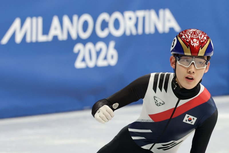 쇼트트랙 남자 5000m 계주, 전체 1위로 결승행… '20년의 한' 푼다 [2026 밀라노]