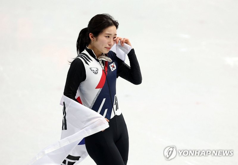 [올림픽] 최민정-심석희 사이의 꼬마 소녀 김길리, 메달리스트로 우뚝
